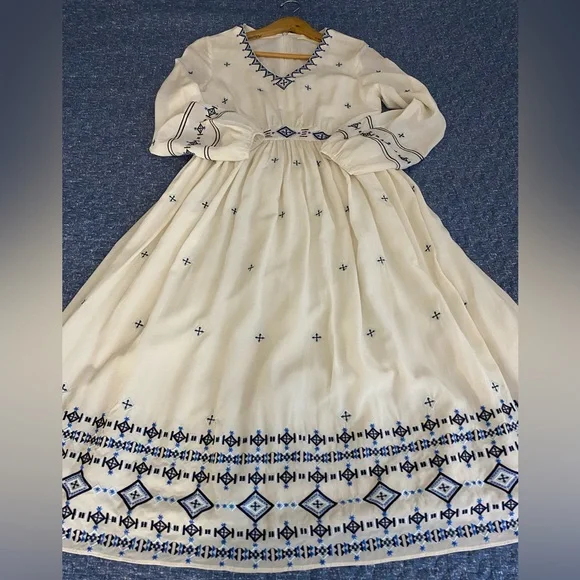 100% SILK Luxe Ivory and Blue Patterned Long Sleeve Dress - Picture 7 of 13